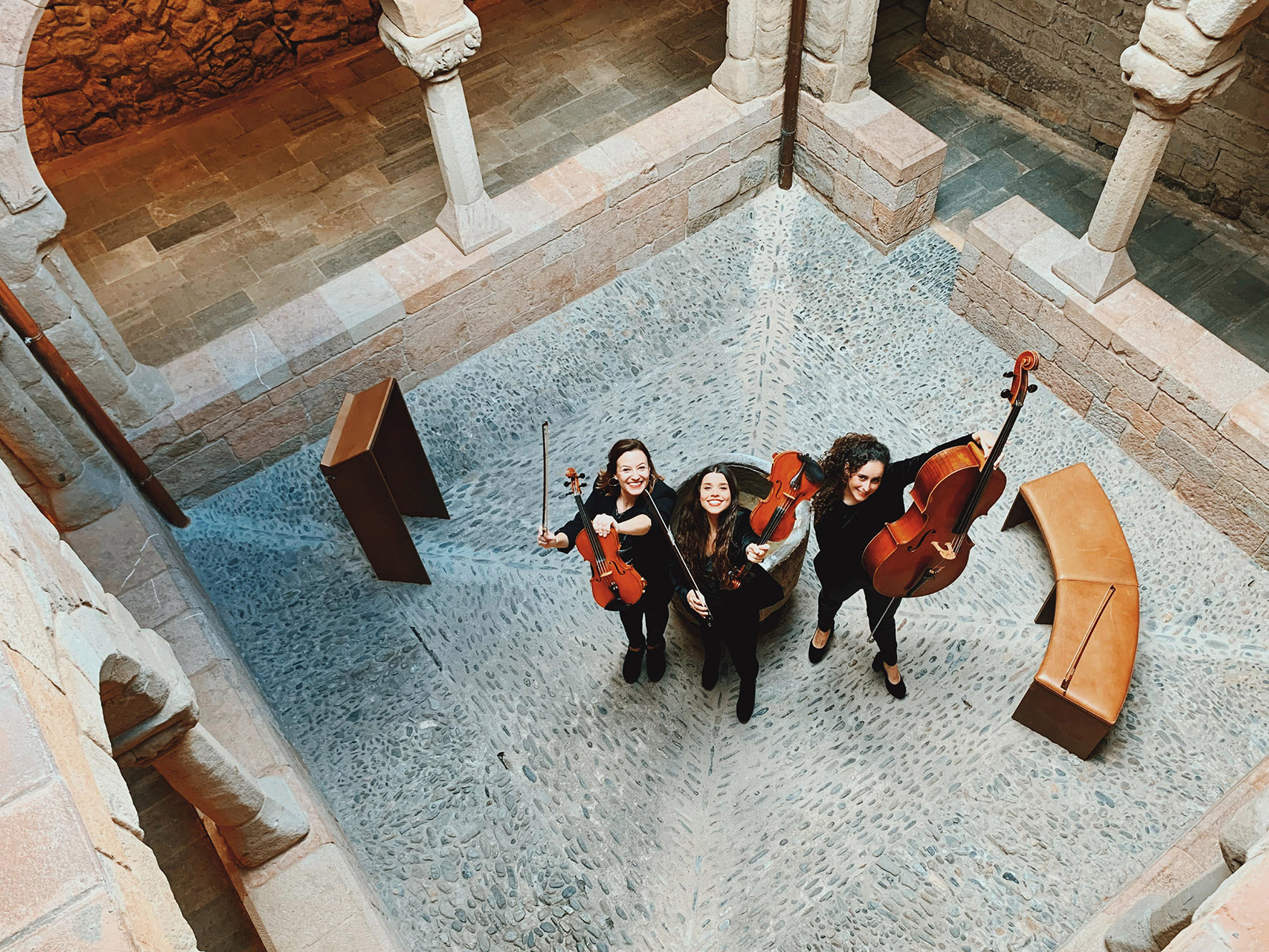 Dijous a la Fresca: DoneSString amb les veus de Marina Prades, Anna Urpí i Marta Pons
