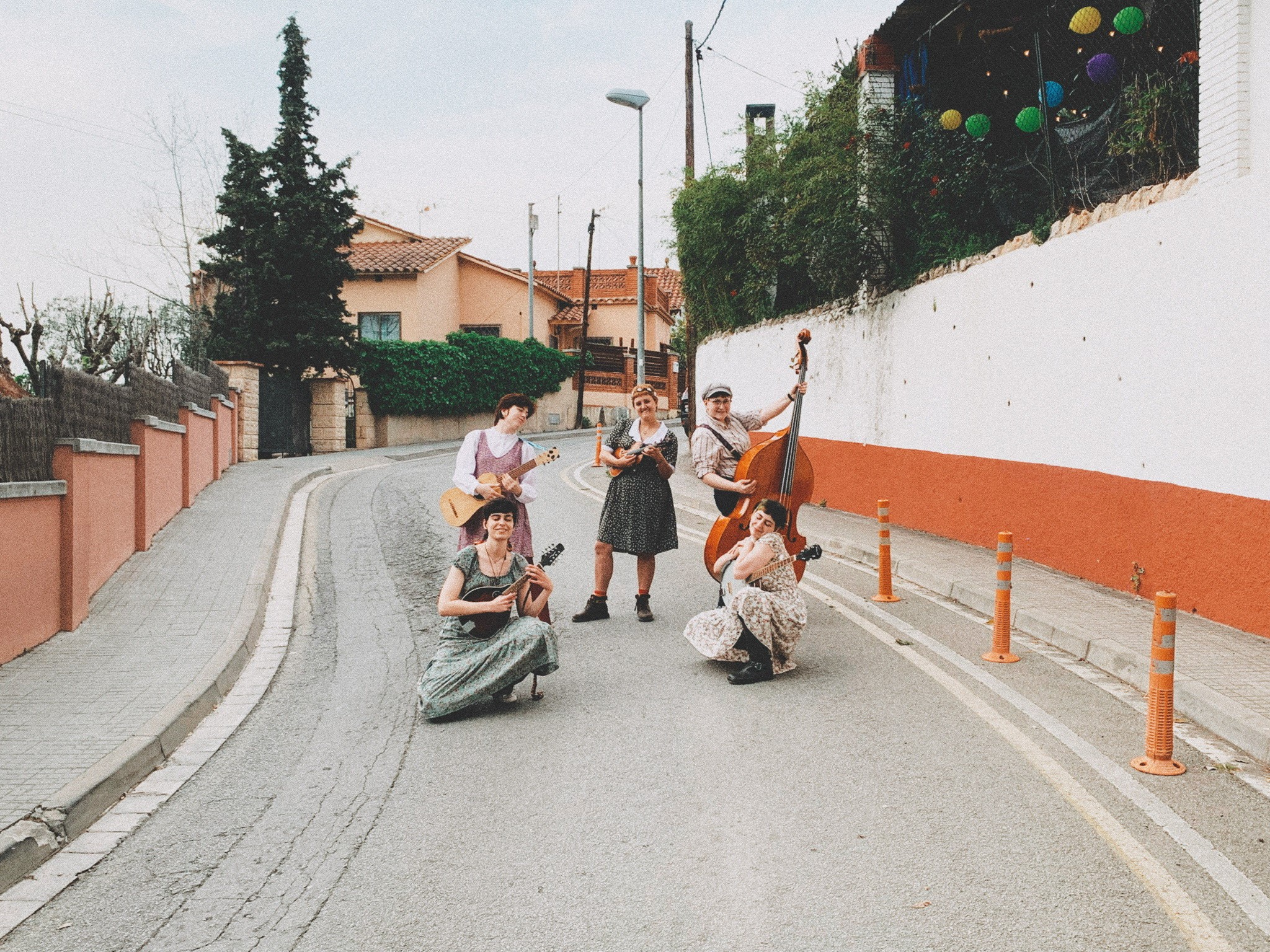 DIJOUS A LA FRESCA amb música Folk Americana a càrrec de Bum Titis
