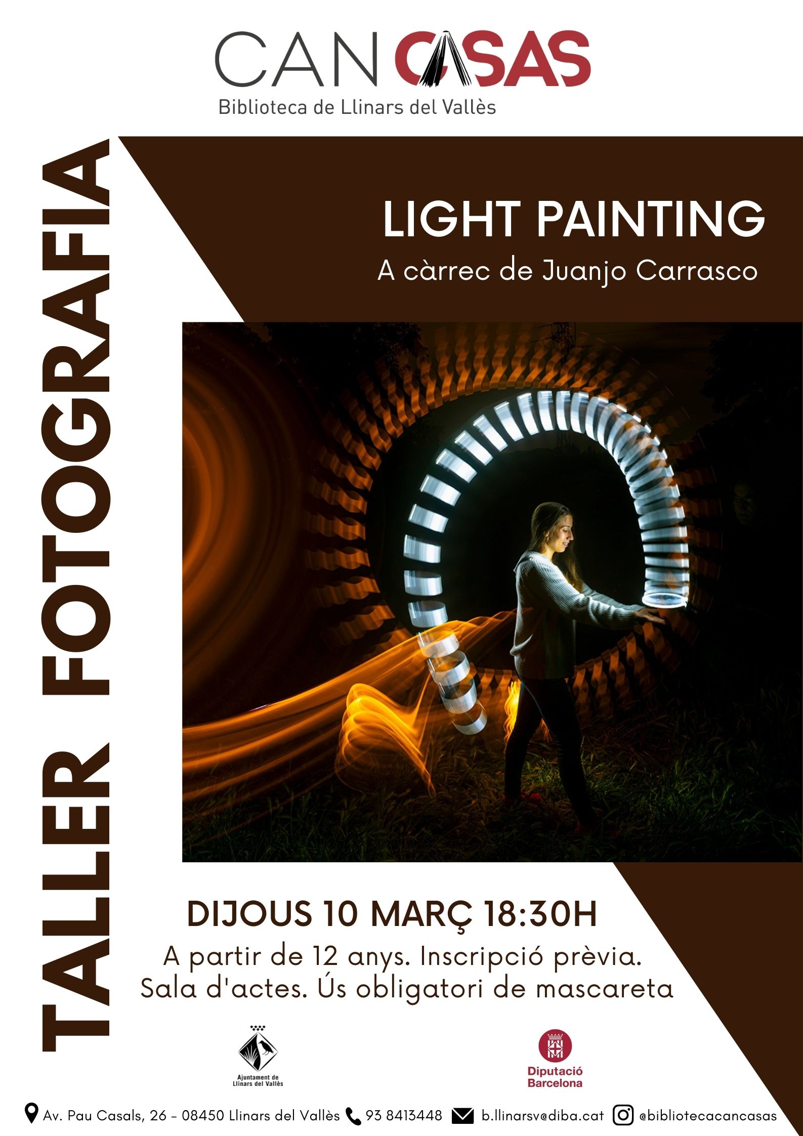 Taller de fotografia a la Biblioteca "Light painting"